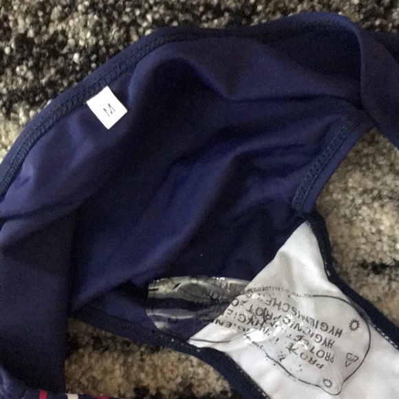 Bathing suit set - Picture 2 of 3